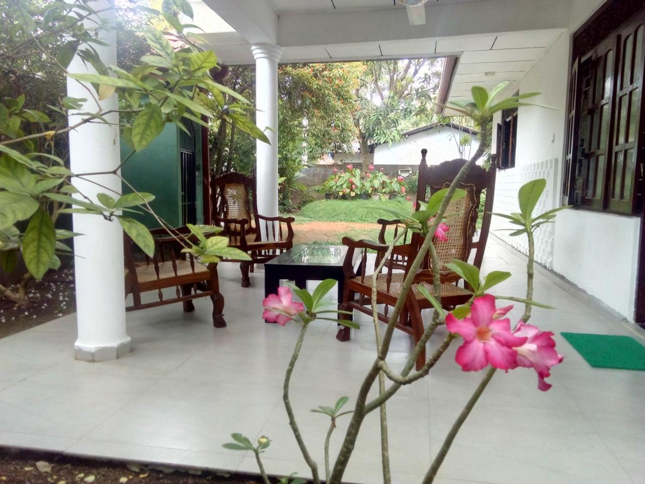 Ceylon Hostel-Galle Унаватуна Экстерьер фото